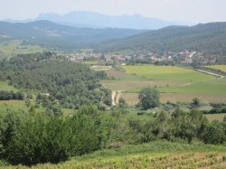 wine pleasures view of la llacuna